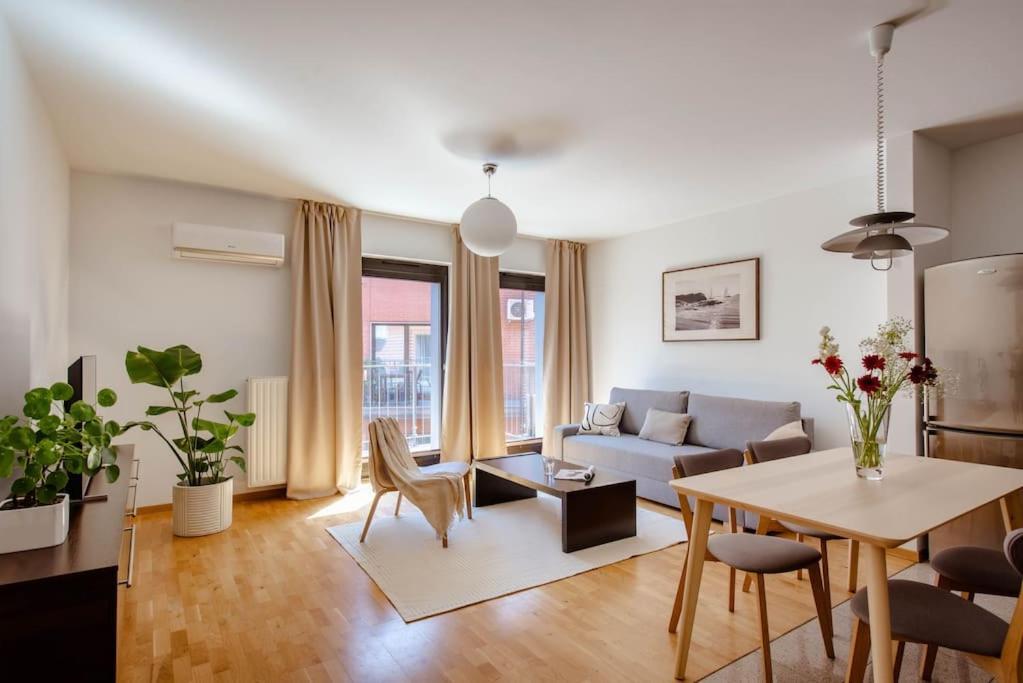 Wygodny Apartament Przy Dworcu كراكوفيا المظهر الخارجي الصورة