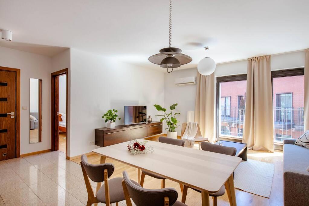 Wygodny Apartament Przy Dworcu كراكوفيا المظهر الخارجي الصورة