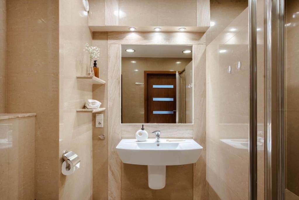 Wygodny Apartament Przy Dworcu كراكوفيا المظهر الخارجي الصورة