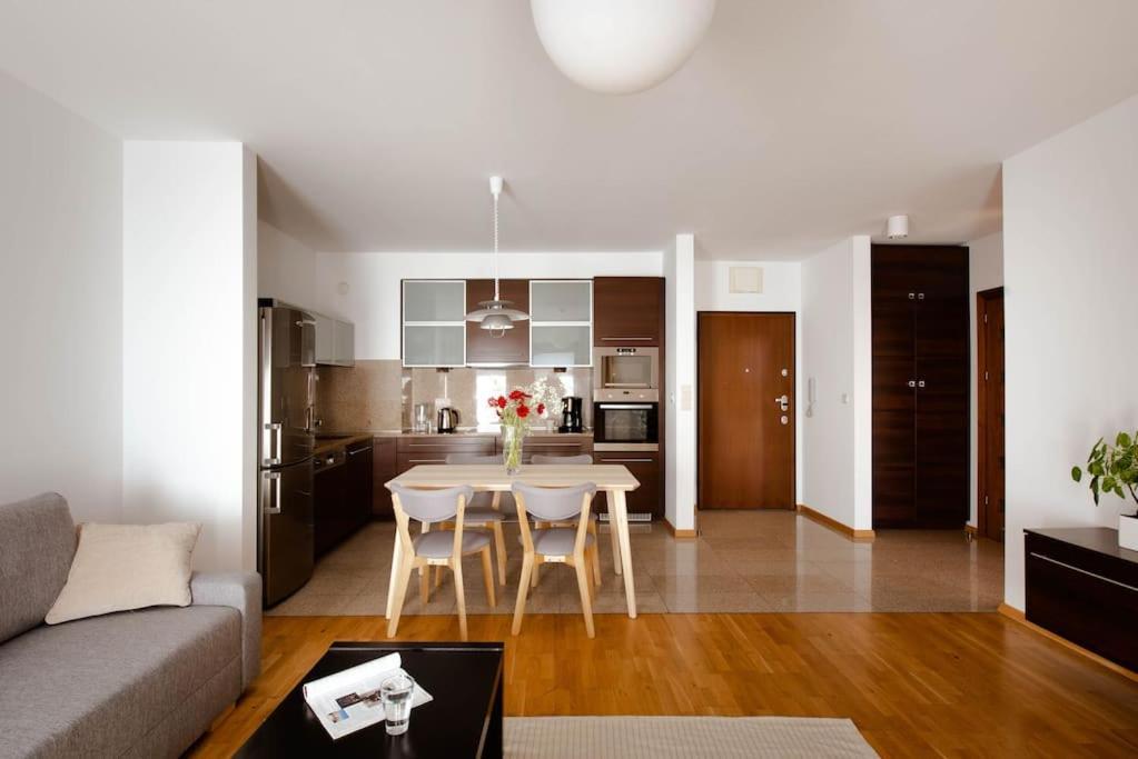 Wygodny Apartament Przy Dworcu كراكوفيا المظهر الخارجي الصورة